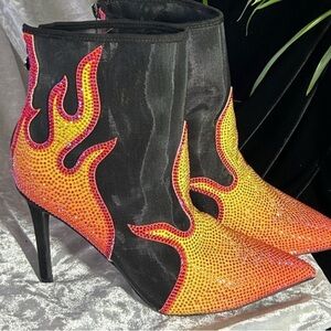 NWOB THALIA SODI FLAME BOOTS 9.5